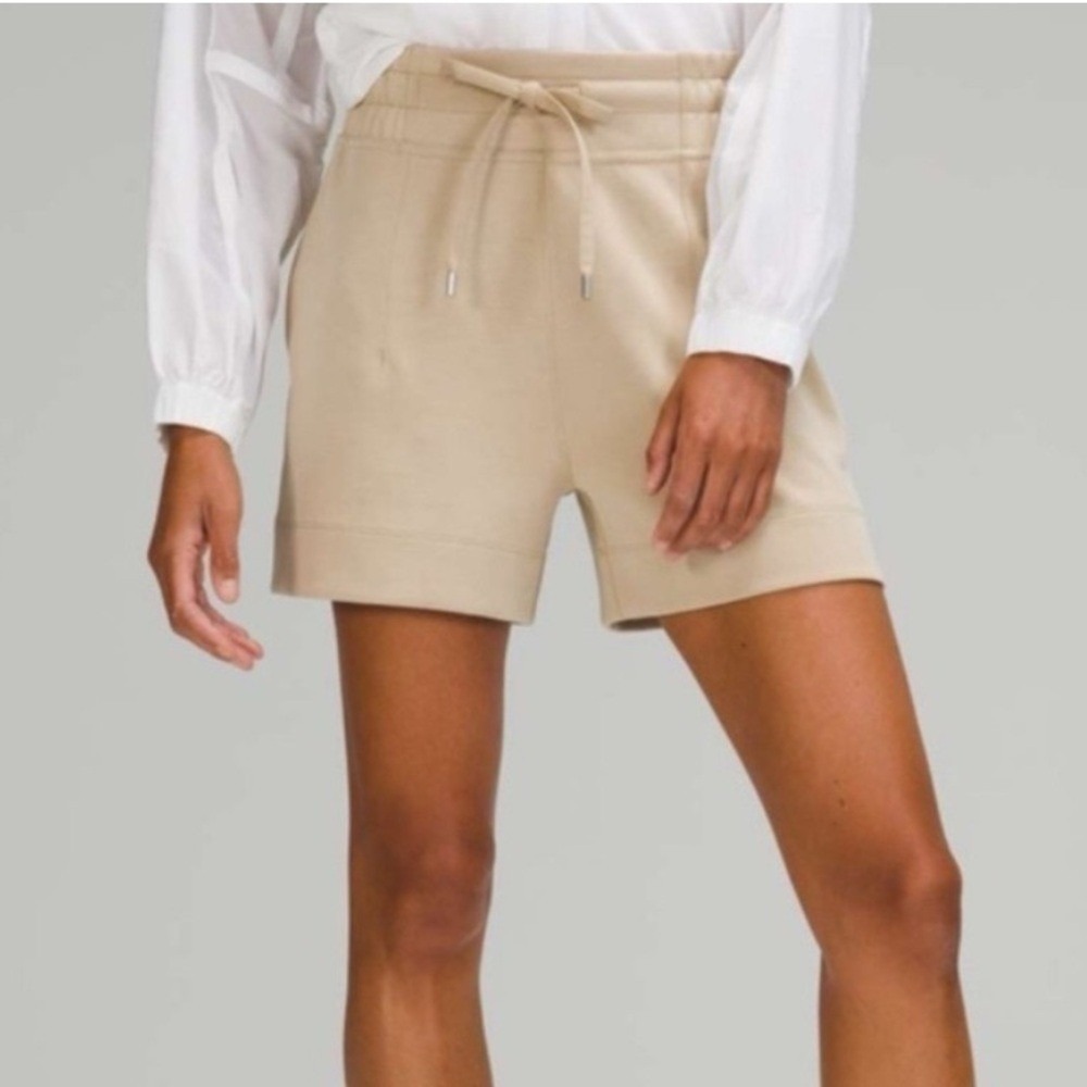 Lululemon Soft Ambitions High Rise Shorts Size 4‎